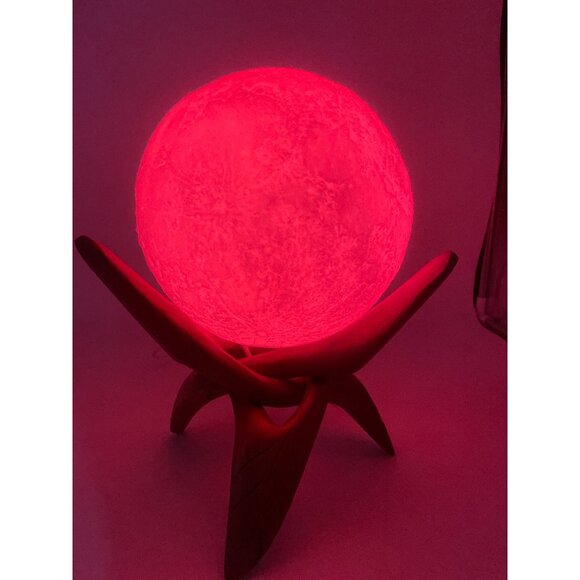 Enchanting 3D Printed Lunar Lamp Glows & Transforms Mystical Ambient Room Decor - Picture 6 of 10